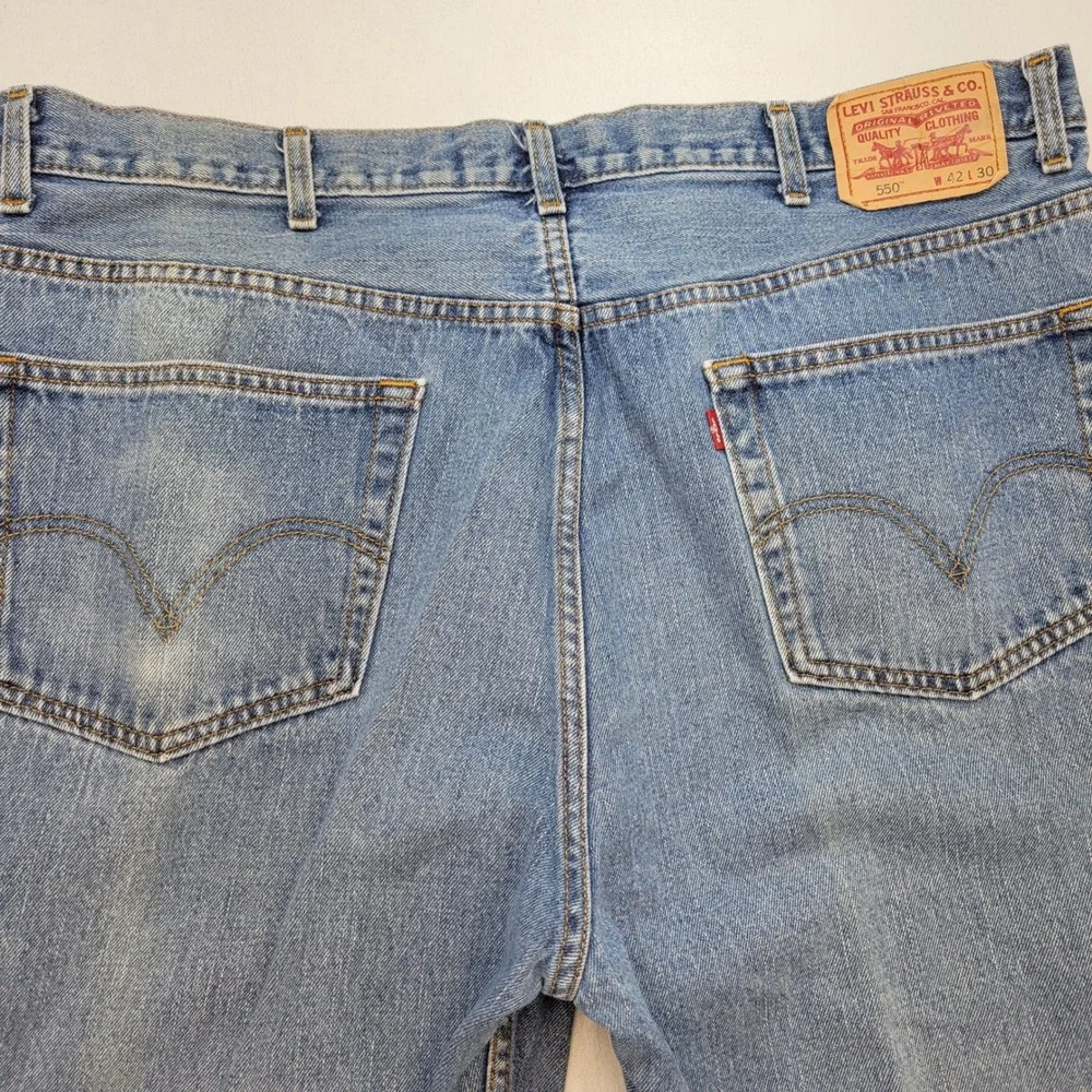 Levi's 550 Relaxed Tapered Jeans Mens 42x30‎ Blue Medium Wash Y2K Denim